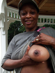 Mature aged ebonies show nude and sex..