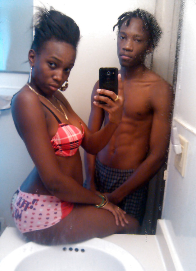 649px x 900px - Black Amateurs Naked - Homemade and self-shot sex pictures of black couples