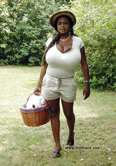Black Amateurs Naked - Big breasted ebony matures erotic pics